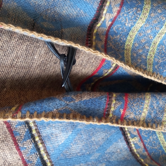 Large lightweight wrap - Picture 3 of 3